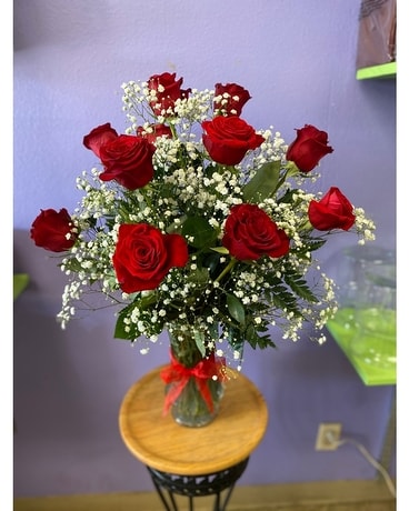 Dozen Roses With Baby's Breath Flower Arrangement